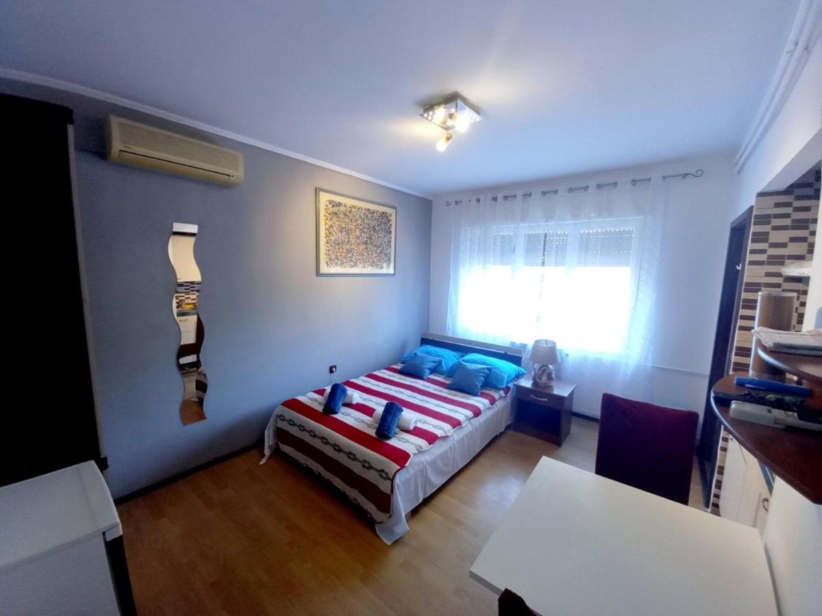 Apartments Lorinda Мощеничка-Драга Экстерьер фото